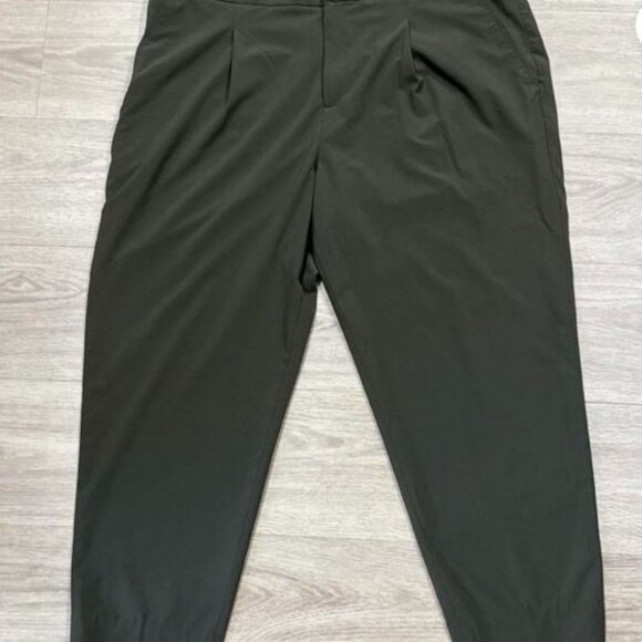 Banana Republic Men's Green and Khaki Trousers - Picture 3 of 4